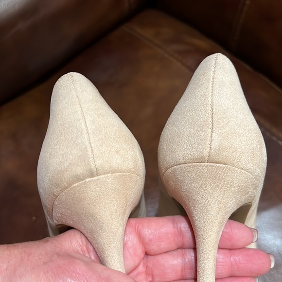 Jones New York Classy Pump in a versatile color. Worn once in EUC - Picture 15 of 17